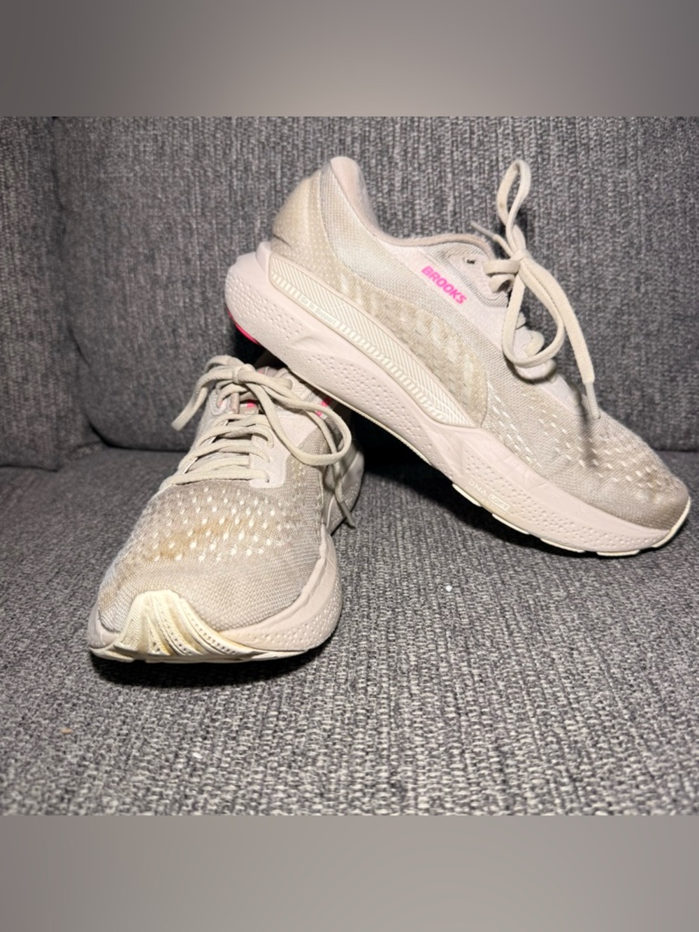 BROOKS  Women’s Adrenaline GTS 24 Running Shoes Chateau Grey Coconut Pink Size 9 - Picture 2 of 14